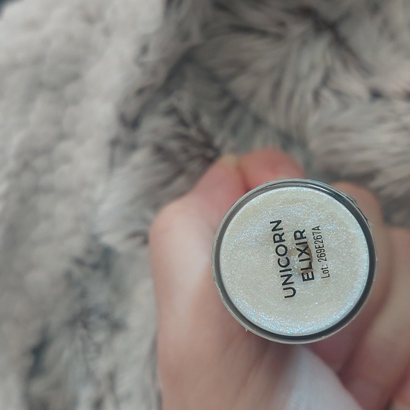 New makeup revolution liquid highlighter unicorn elixir - Picture 5 of 5